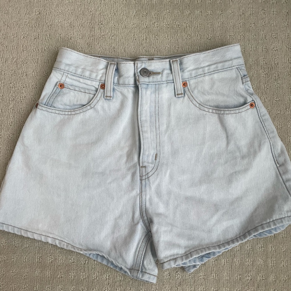 LEVI’S HIGH LOOSE SHORTS